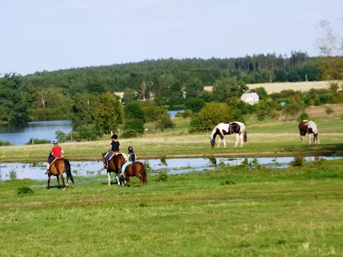 Ranč pod Jasany – ubytování, jízdy na pony pro děti i dospělé na koni