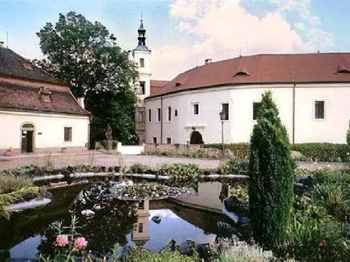 Výlet do Roztok u Prahy za malířkou Zdenkou Braunerovou