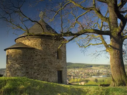 Rotunda sv. Petra a Pavla ve Starém Plzenci – nejstarší celistvě dochovaná rotunda v České republice