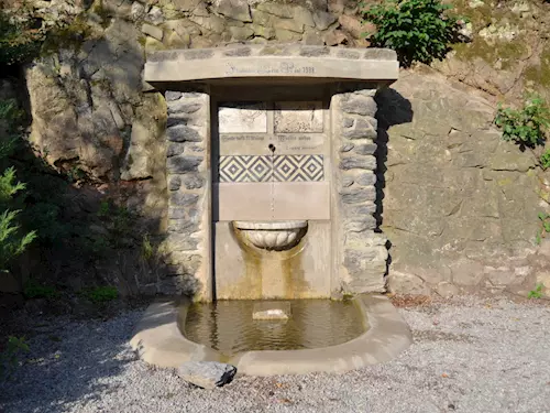 Studánka pod Novým hradem u Adamova