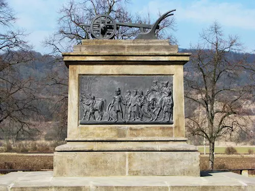 Pomník Přemysla Oráče ve Stadicích