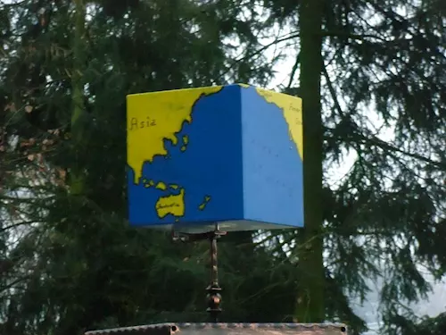Pomník Járy Cimrmana v Pečkách