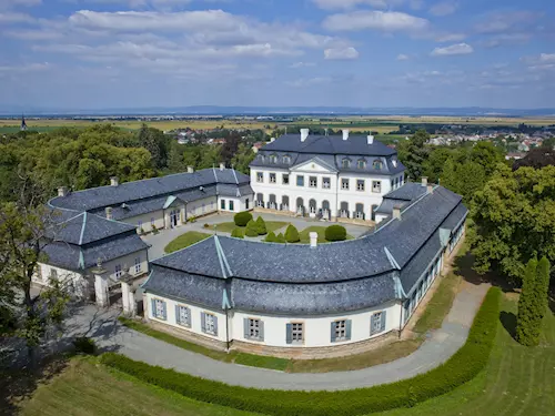 Zámek Náměšť na Hané – honosné interiéry i vzácné kočáry