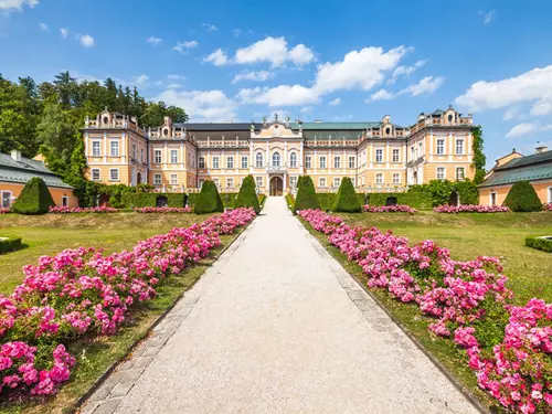Sezóna hradů a zámků v Pardubickém kraji: k návštěvě zve Kunětická hora, Slatiňany nebo České Versailles