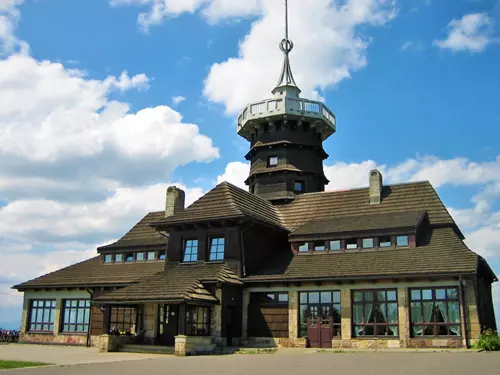 Jiráskova turistická chata s rozhlednou – rozhled po Kladském pomezí