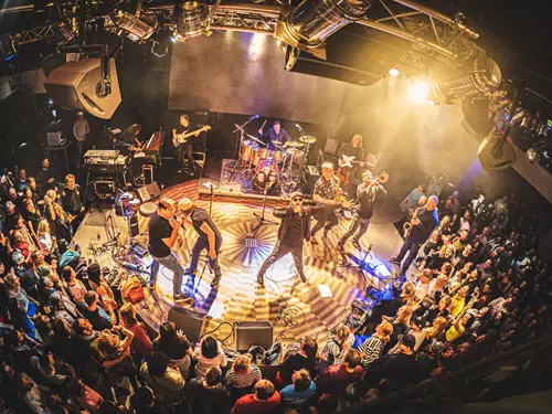 Lucerna Music Bar – současná muzika i párty v duchu 80. a 90. let