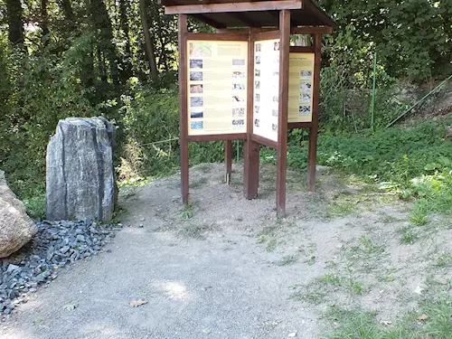 Geologická expozice v bývalém lomu Čížkova skála u Kutné Hory